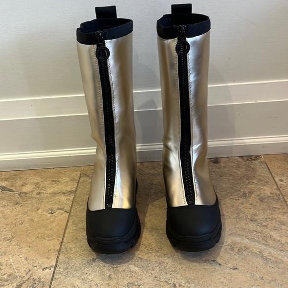 Goldbergh gold and black snow boots - Picture 1 of 9
